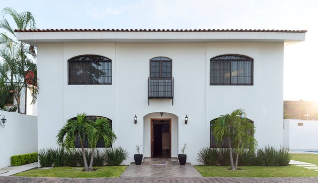 Large house in gated community walking distance to downtown.