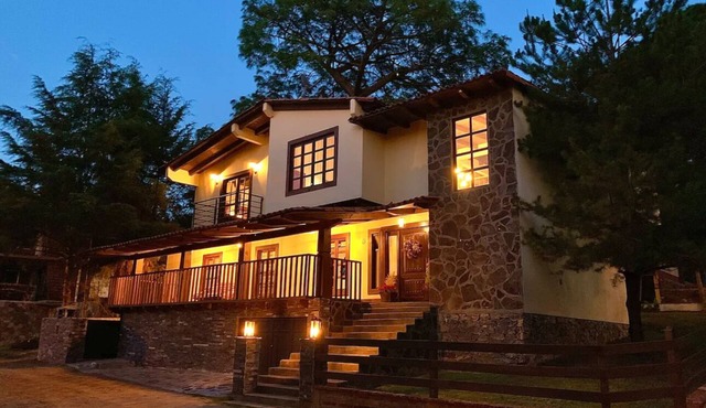 Large Luxury Cottage in Residential Subdivision