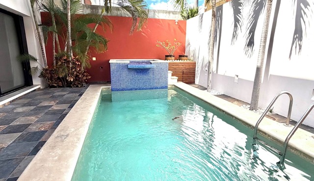 Large luxury house with 6 bedrooms pool and jacuzzi