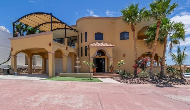 Large 3BR Home Steps from the Playa Algodones Beach – Villas California
