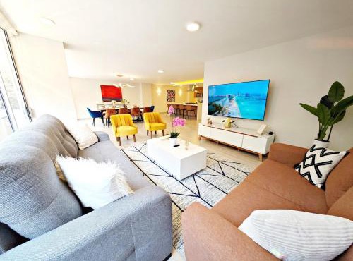 Leonora 3 MaiaHome Luxury Apt 4 Beds 4 Baths Steps from Masaryk