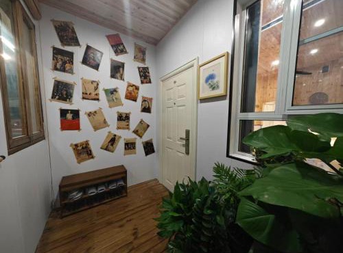 Leshan Qiuye Book House B&B