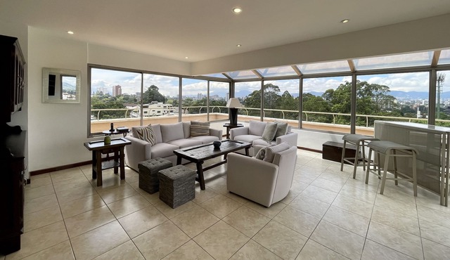 Lindo penthouse con lindas vistas, espacioso cerca de Paseo Cayala