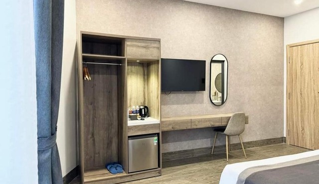 LION 6 HOTEL