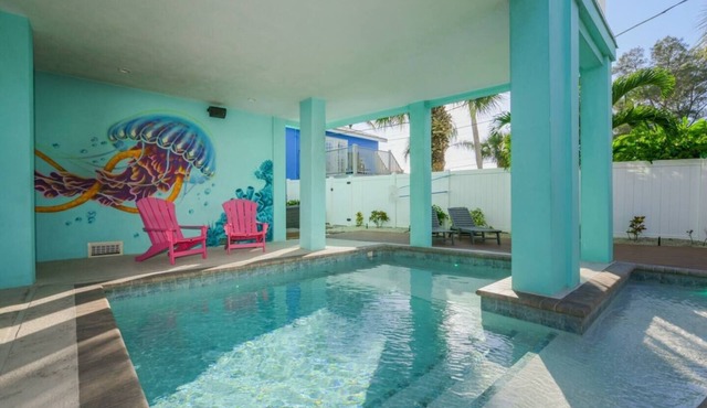 Location! Rooftop! Walk to Restaurants + Bars! in Bradenton Beach