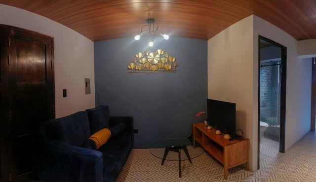 Loft Candelaria - King Bed - Historic Downtown Antigua - WiFi 100Mbps