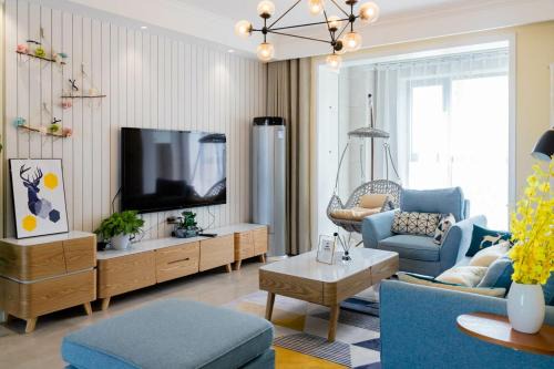 Long term rental promotion- Get out of Wanda- Bianxi Lake- Yinji Water World in 15 minutes- Kaifeng Museum in 5 minutes- Kaifeng Civic Square in 3 bedrooms
