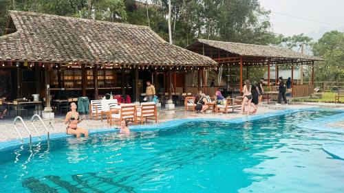 Loop Tribe - Social Hostel