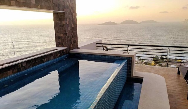 Lujoso Penthouse con alberca privada para 15 personas en Mazatlán, Sin.