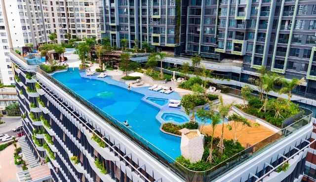 Lumiere Riverside - Premium City Escape