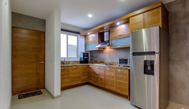 LUX MODERN NEW LOFT-WALK TO TRENDY GOURMET REST.!