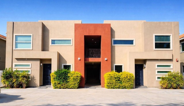 Luxe 3BR/2BA Condo. Near Airport & Mall