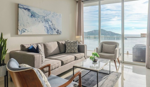 Luxe Oceanfront Condo in Golden Zone