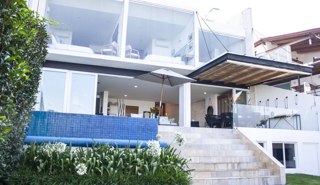 Luxurious lake/mountain view, 4 bedrooms with full amenities & service included