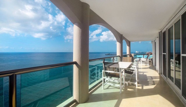 Luxurious 6th floor Oceanfront Condo El Cantil 6CN