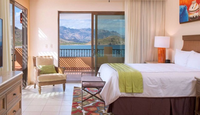 Luxurious Stay at Loreto's Waterfront Paradise with Scenic Views