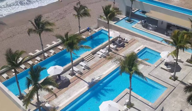 Luxury 12th-Floor Condo, Ocean View, Near Malecon