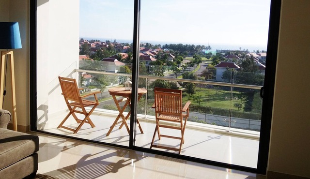 Luxury 1BR with sweeping ocean view
