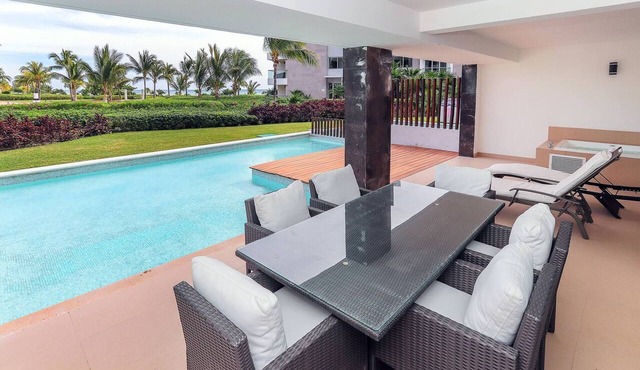 Luxury 2 BR Condo - Beachfront Complex With Pool