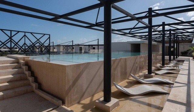 Luxury 2BR Apt - Private Pool & Patio, Gym Access, Concierge Services Included