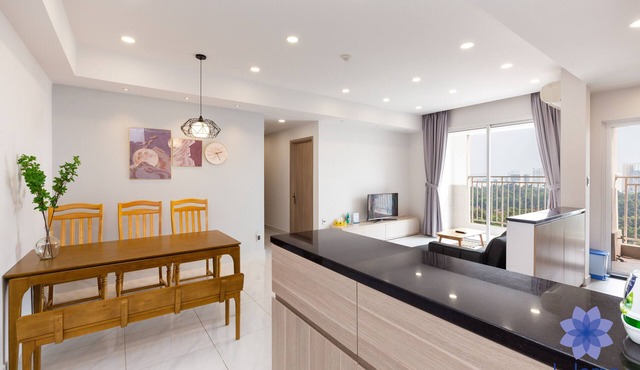 Luxury 3Brs Apt w/Free Pool & Gym, 5mins from airport to building