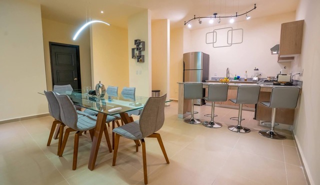 Luxury Apartment With Poll