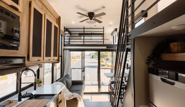 LUXURY Beachfront Camper at The Reef - Kids Loft, Patio-Free Wifi- 24H Security