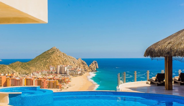 Luxury Cliffside Villa w/Infinity Pool, Cook/Staff, Ocean View, Free Breakfast