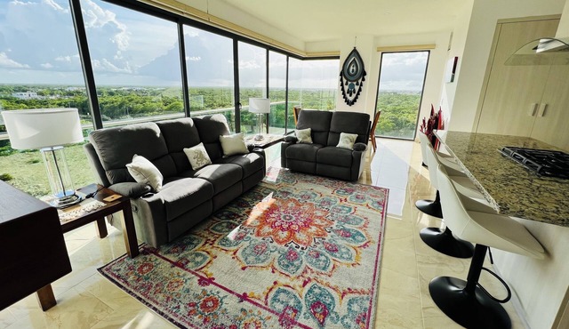 Luxury condo 9 minutes from the beach