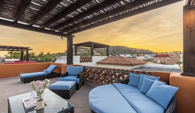 Luxury Golf Villa w/Sea Views & Pool Access