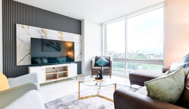 ¡Luxury in Santa Lucía! Wifi, Gym & Pool 6 guests