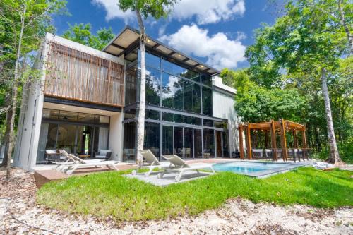 Luxury Jungle Retreat - 4 Bedroom Villa with Private Pool and Cenote - fits 14