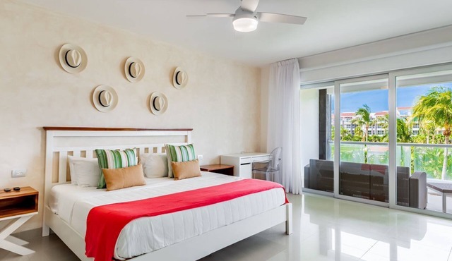 Luxury Ocean view condo in Mareazul Beach front - Almajuma House