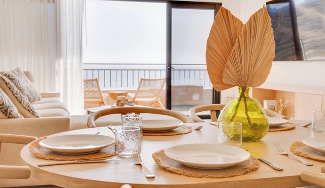 Luxury Oceanfront Condo w/Pool, Cabanas, Gym and Steam Rooms