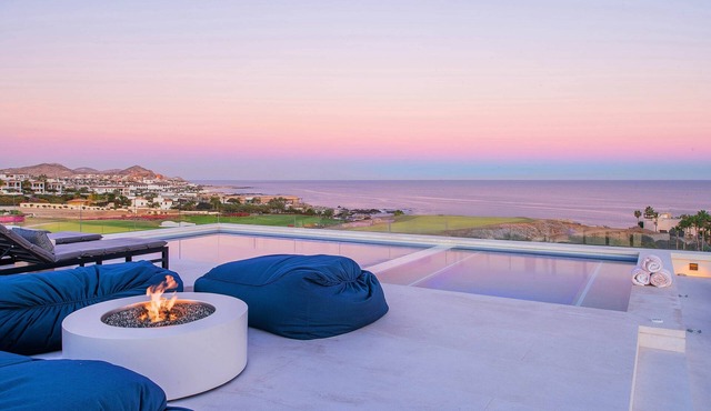 Luxury Oceanview Villa w/Rooftop Pool, Fire Pit & Beach Club Access