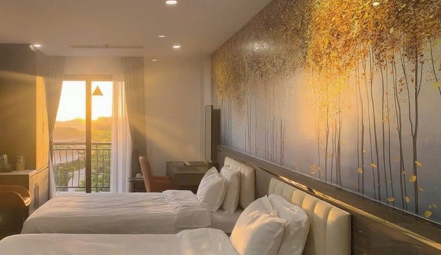 LUXURY PHOENIX HOTEL 2