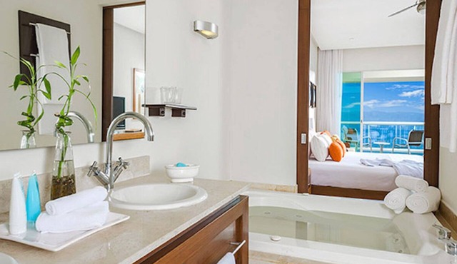 Luxury Resort Suite - With Private Plunge Pool!