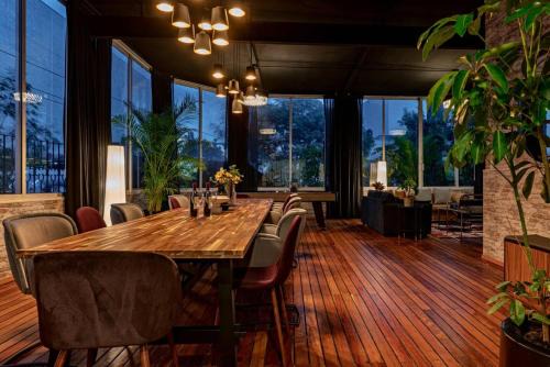 Luxury Roma Sur House with Rooftop Dining