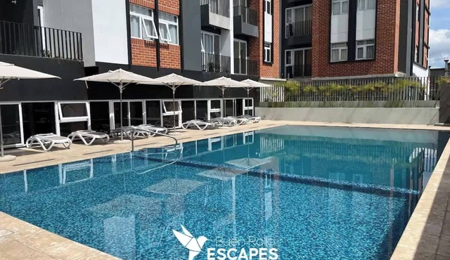 Luxury Skyline City View KING Bed FREE Pool & Gym