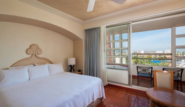 Luxury Studio with Stunning Views & Resort Perks