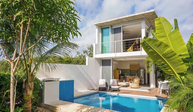 Luxury Villa w/Private Pool & canal Access