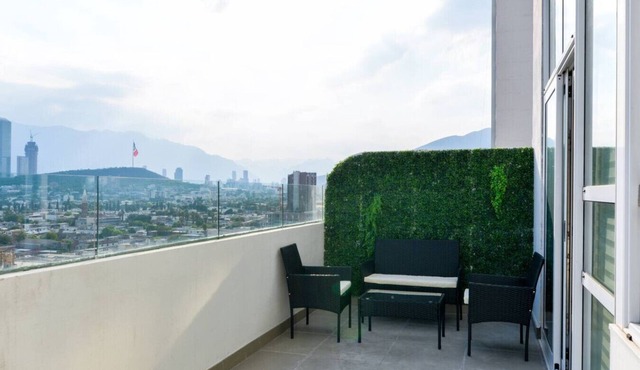 ¡Luxury with Pool & Gym! 1 King & 4 Twin 2BR2br