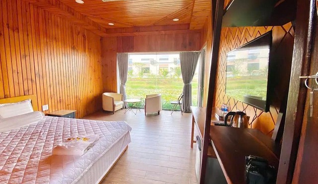 Mỹ Quỳnh Safari Resort in Duc Hoa