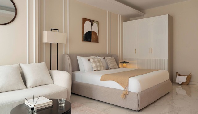 Madison Grand Studio - King Bed - Pool & Gym access