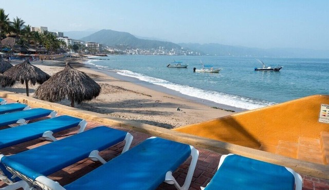 Magnificent 1BR Condo in Park Royal Los Tules with Pool