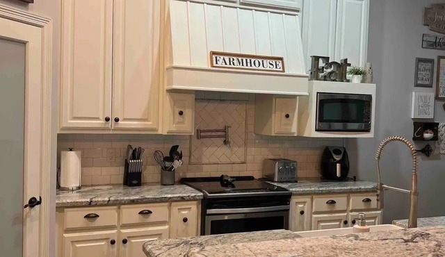 Main House Listing 3BD/2BA