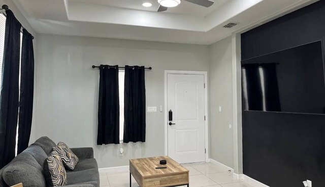 Majestic Apartment at Edinburg