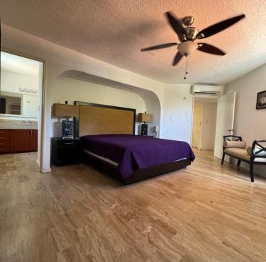 Master Suite In Beach House Pok