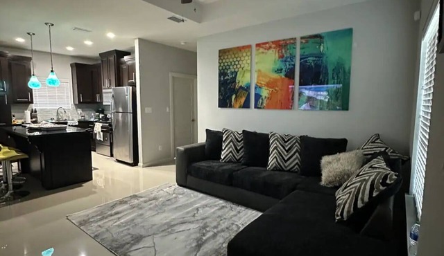 McAllen TX Apartment 2-Bedroom, Patio, Grill close Airport-Shopping