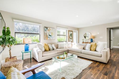 Mid-Century Modern Oasis in Miami